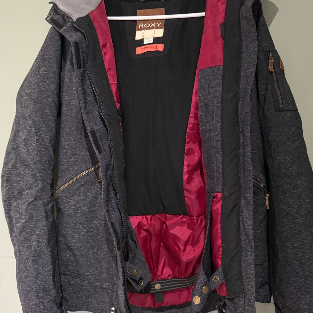 Roxy Gray Ski Jacket with Hood and Weather-Resistant Fabric
